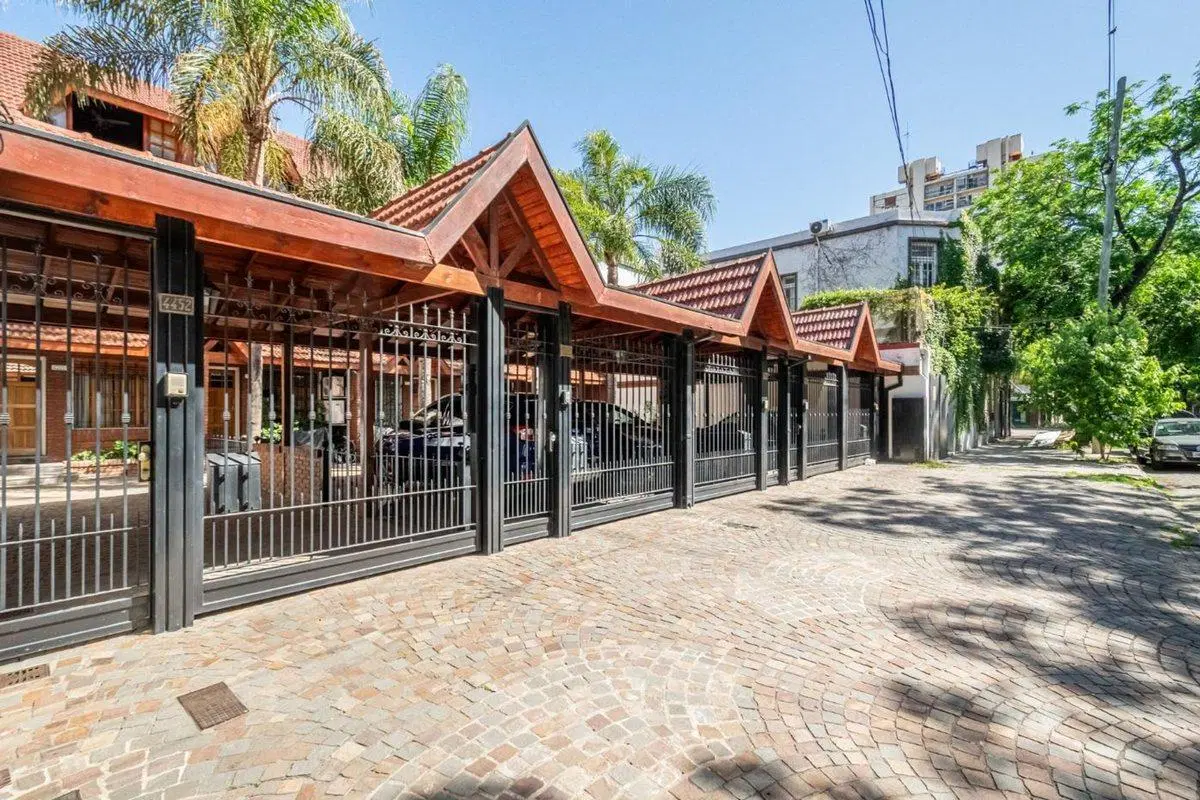 Venta casa triplex 5amb 2cocheras - Villa Urquiza 2