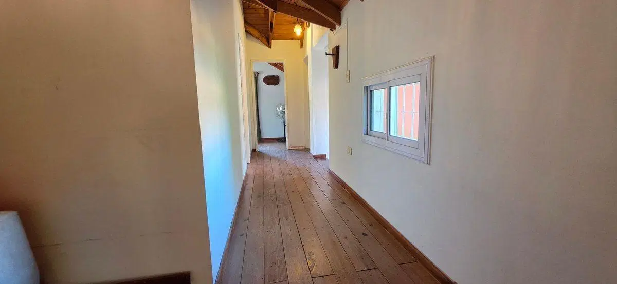 VENTA -HERMOSA CASA CON PARRILLA, PILETA Y JARDIN 8