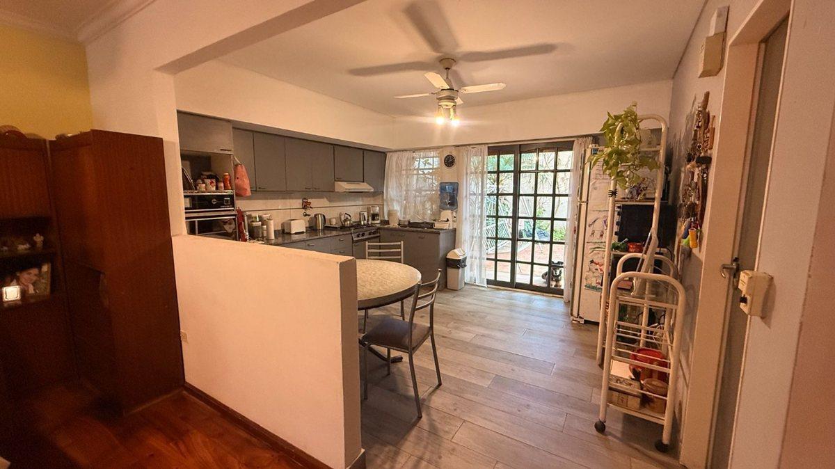 Foto de VENTA CASA 4 AMB COGHLAN COCHERA PATIO Y QUINCHO, imagen 5
