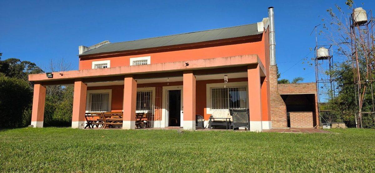 Foto de VENTA -HERMOSA CASA CON PARRILLA, PILETA Y JARDIN, imagen 1