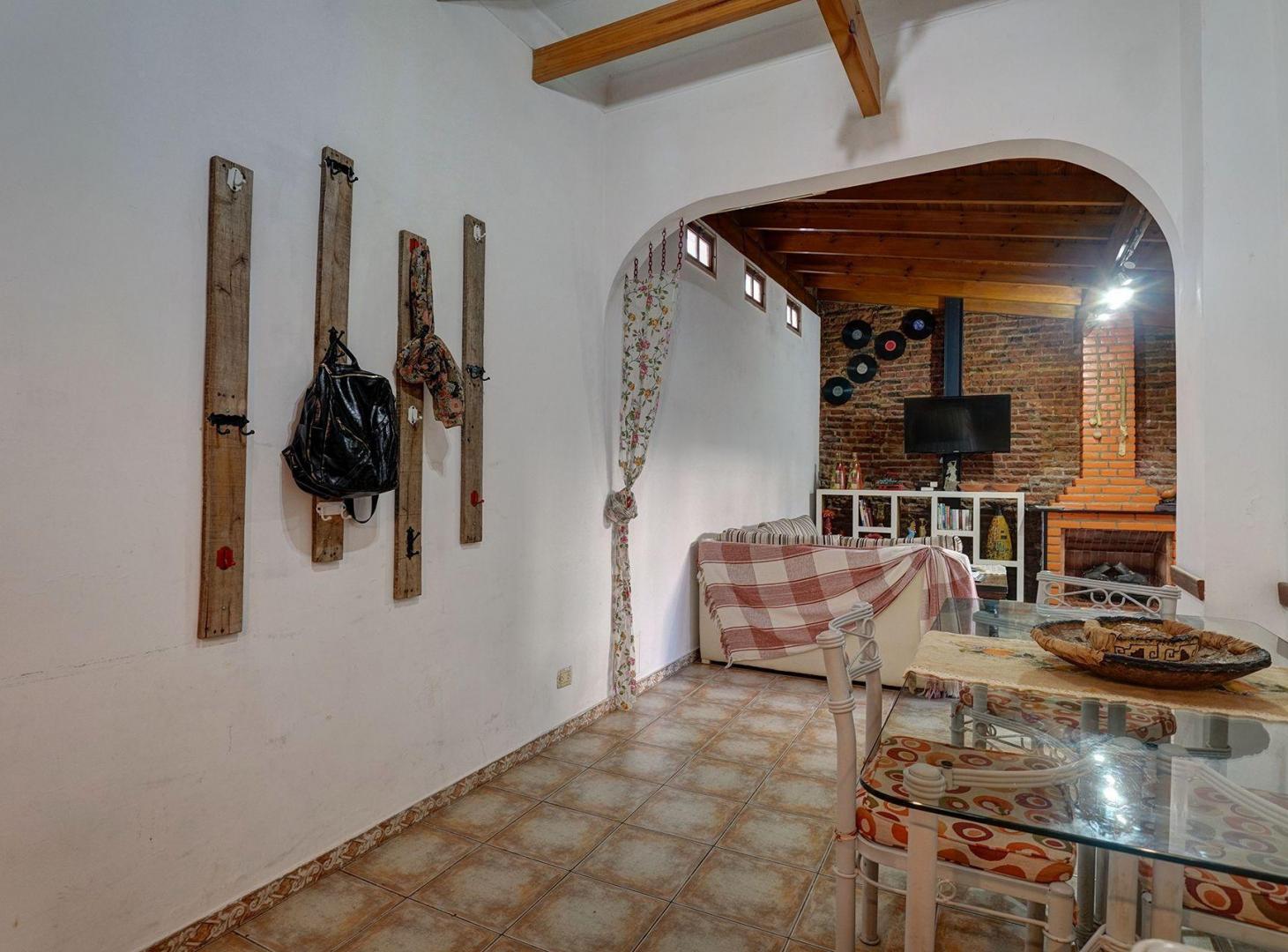 Foto de SE VENDE DEPTO 3 AMB C/PATIO Y PARRILLA V.SARFIELD, imagen 1
