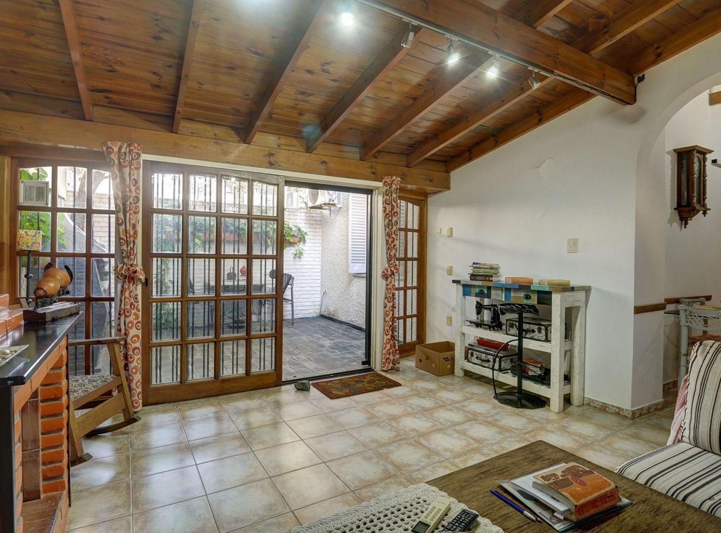 Foto de SE VENDE DEPTO 3 AMB C/PATIO Y PARRILLA V.SARFIELD, imagen 2