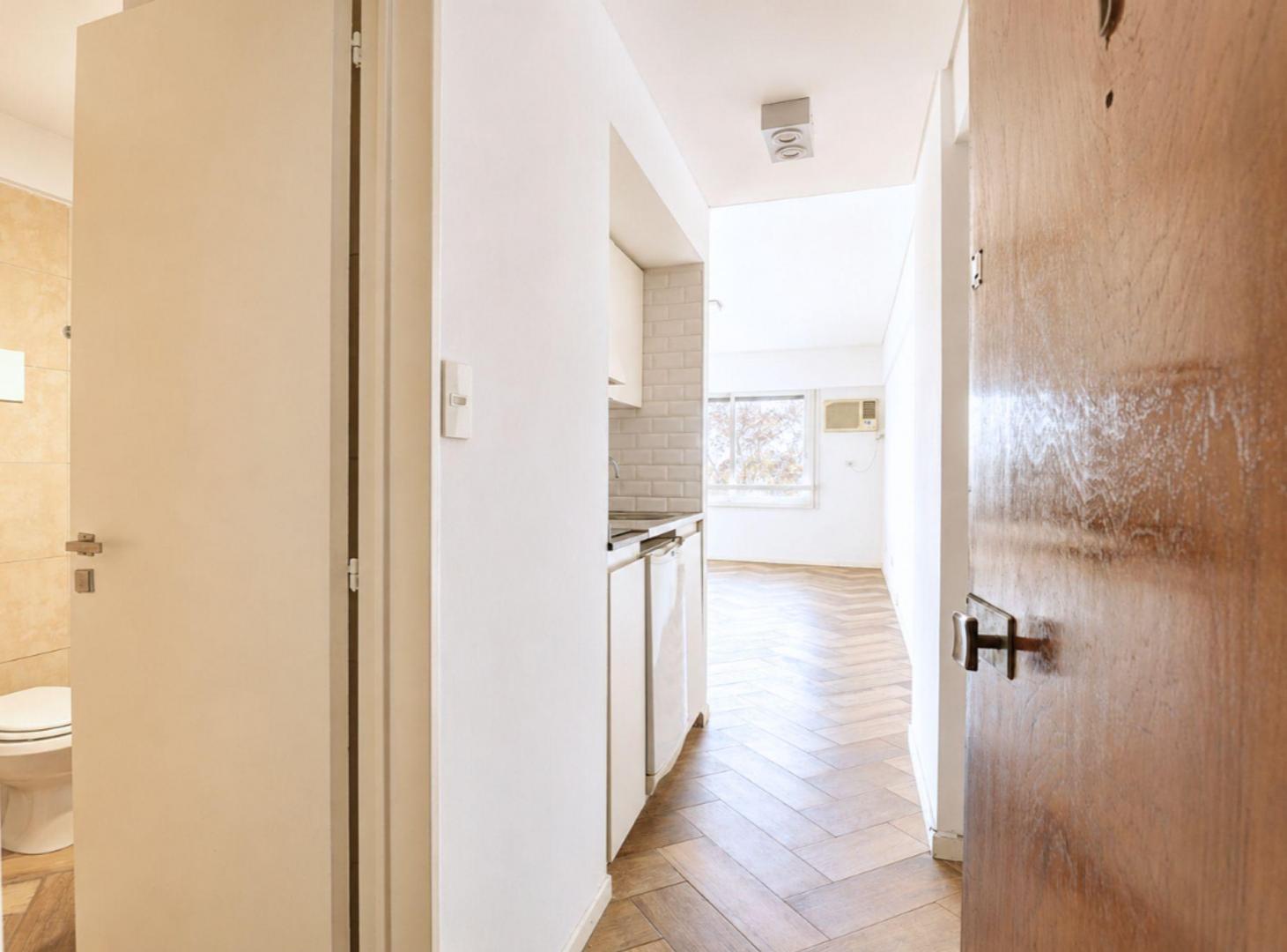 Foto de VENTA Departamento monoambiente Recoleta frente, imagen 2
