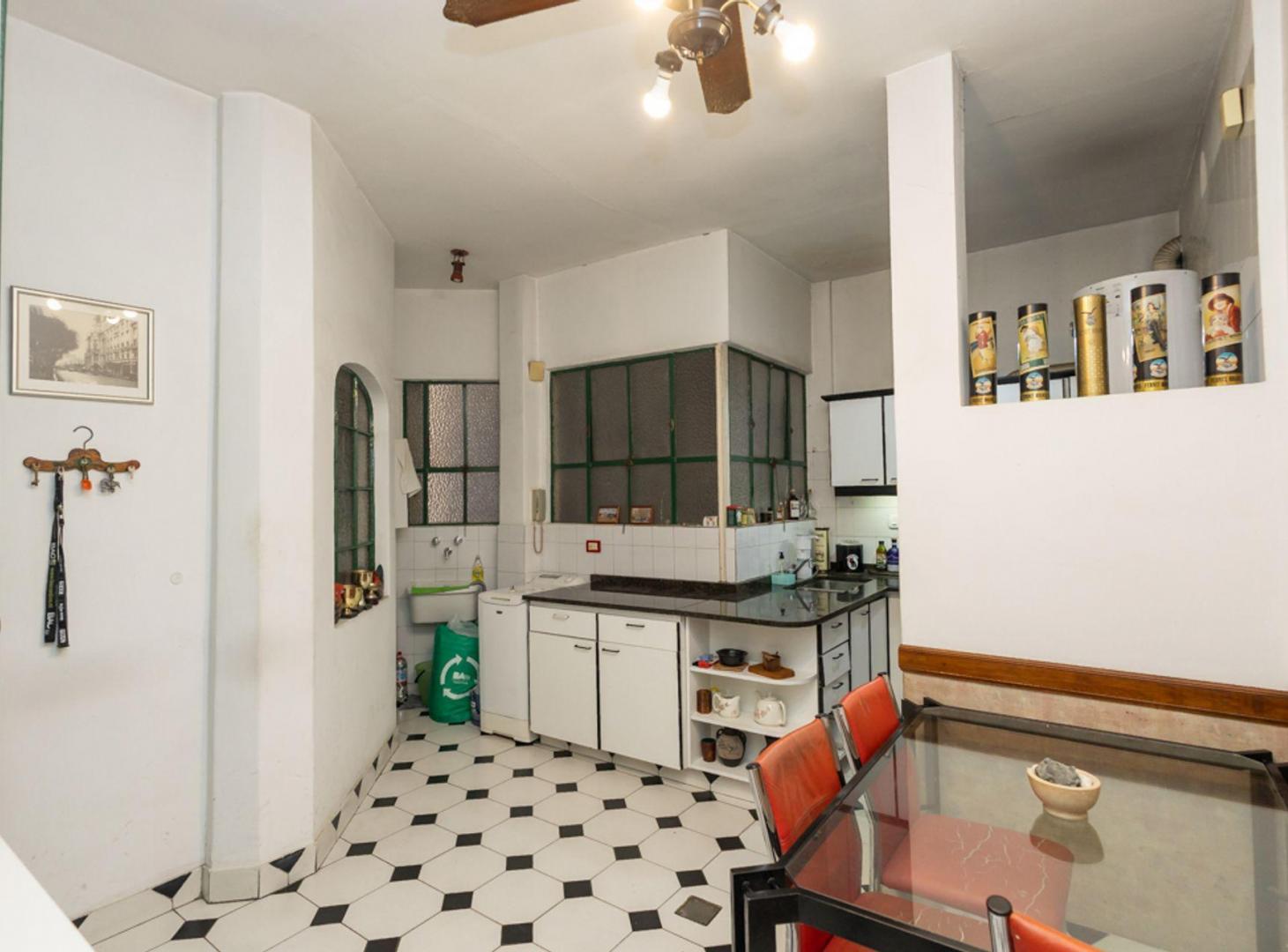 Foto de VENTA DEPARTAMENTO 4 AMBIENTES BALVANERA DE EPOCA, imagen 1