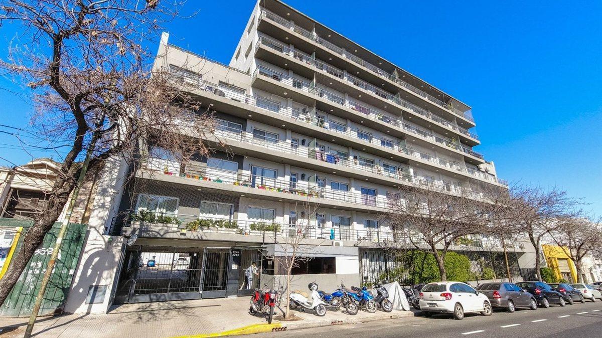 Foto de VENTA DEPARTAMENTO 3 AMBIENTES CON COCHERA BOEDO, imagen 1