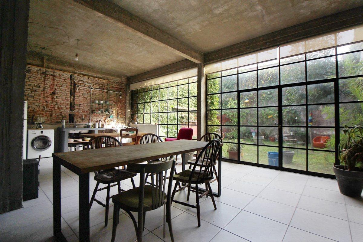 Foto de VENTA CASA ESTILO INDUSTRIAL C JARDÍN P. CHACABUCO, imagen 1