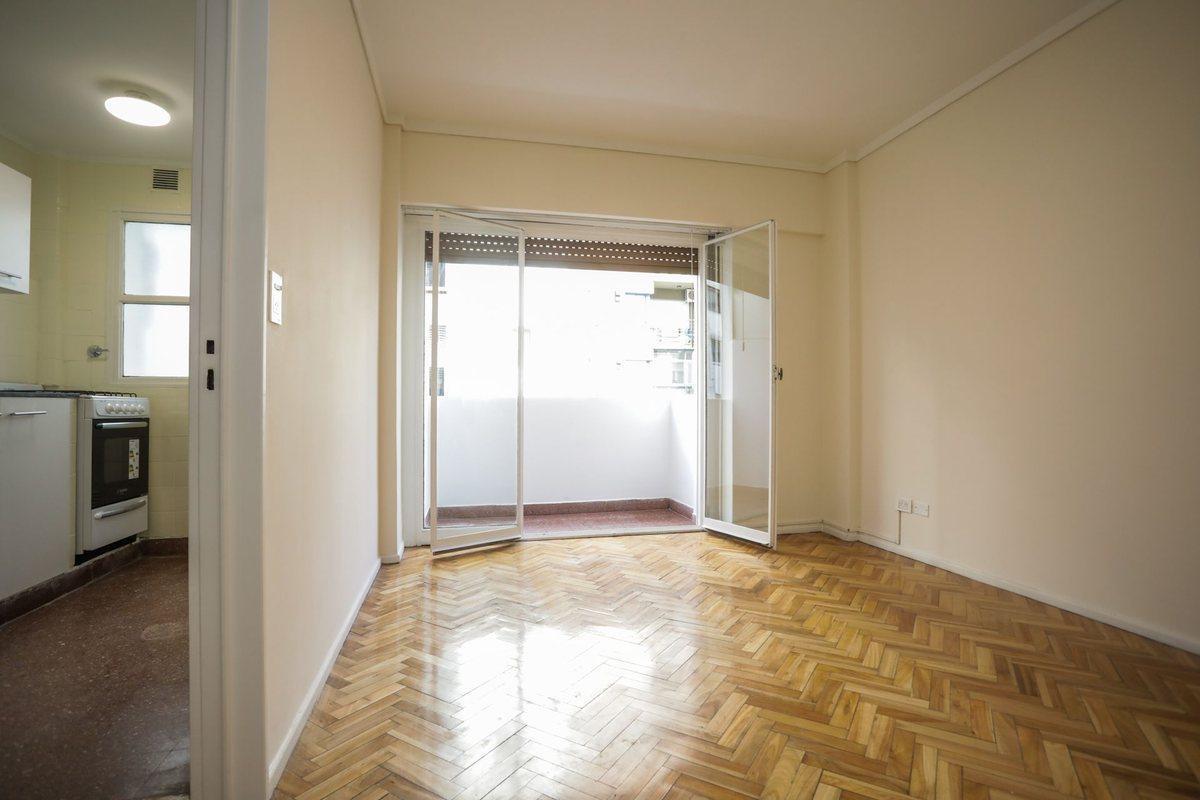 Foto de VENTA DEPARTAMENTO 2 AMBIENTES RECOLETA 2 BALCONES, imagen 3