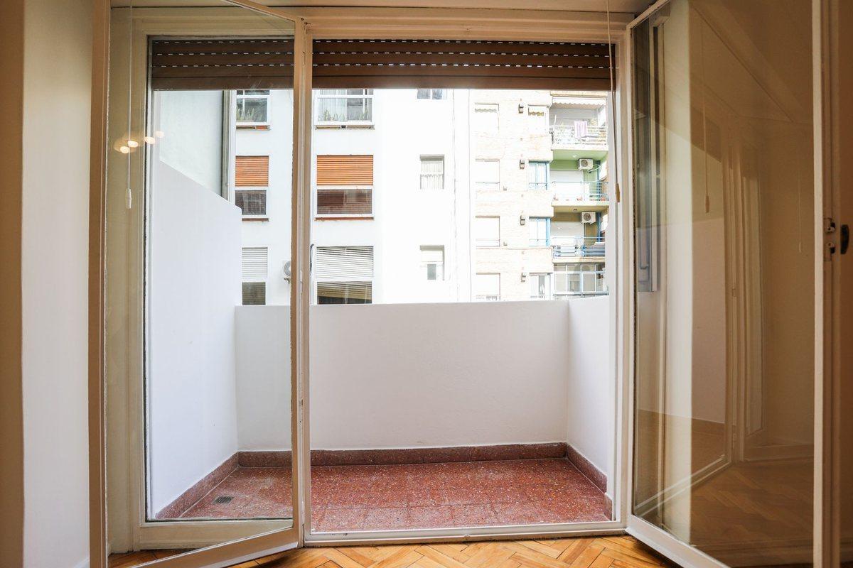 Foto de VENTA DEPARTAMENTO 2 AMBIENTES RECOLETA 2 BALCONES, imagen 5