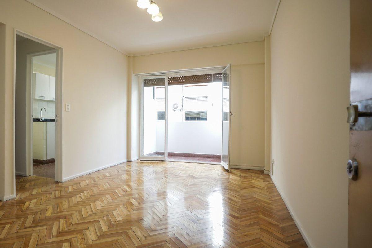 Foto de VENTA DEPARTAMENTO 2 AMBIENTES RECOLETA 2 BALCONES, imagen 4