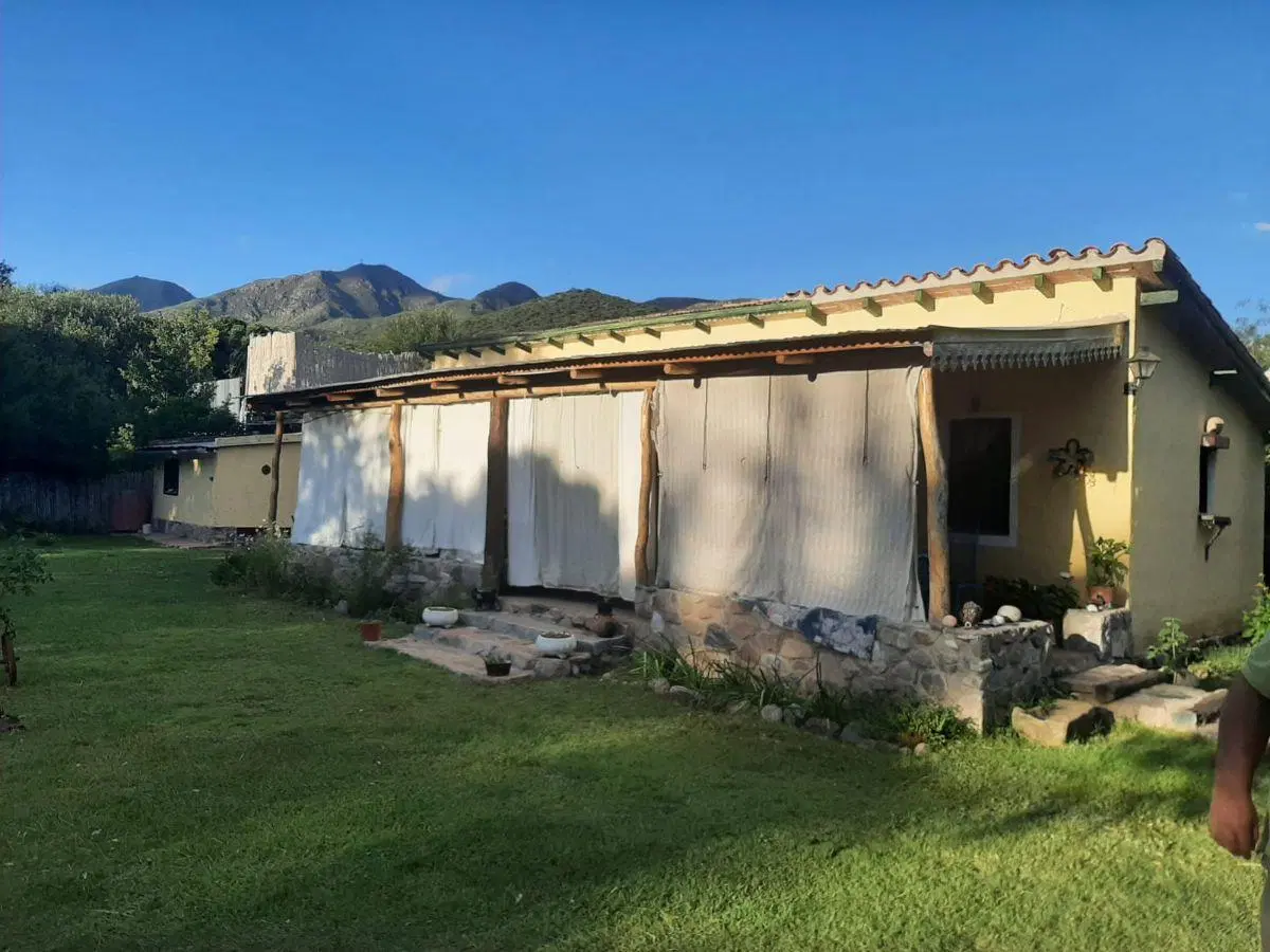 VENDO GRAN TERRENO CON CASA Y DEPTO EN LA CUMBRE 2