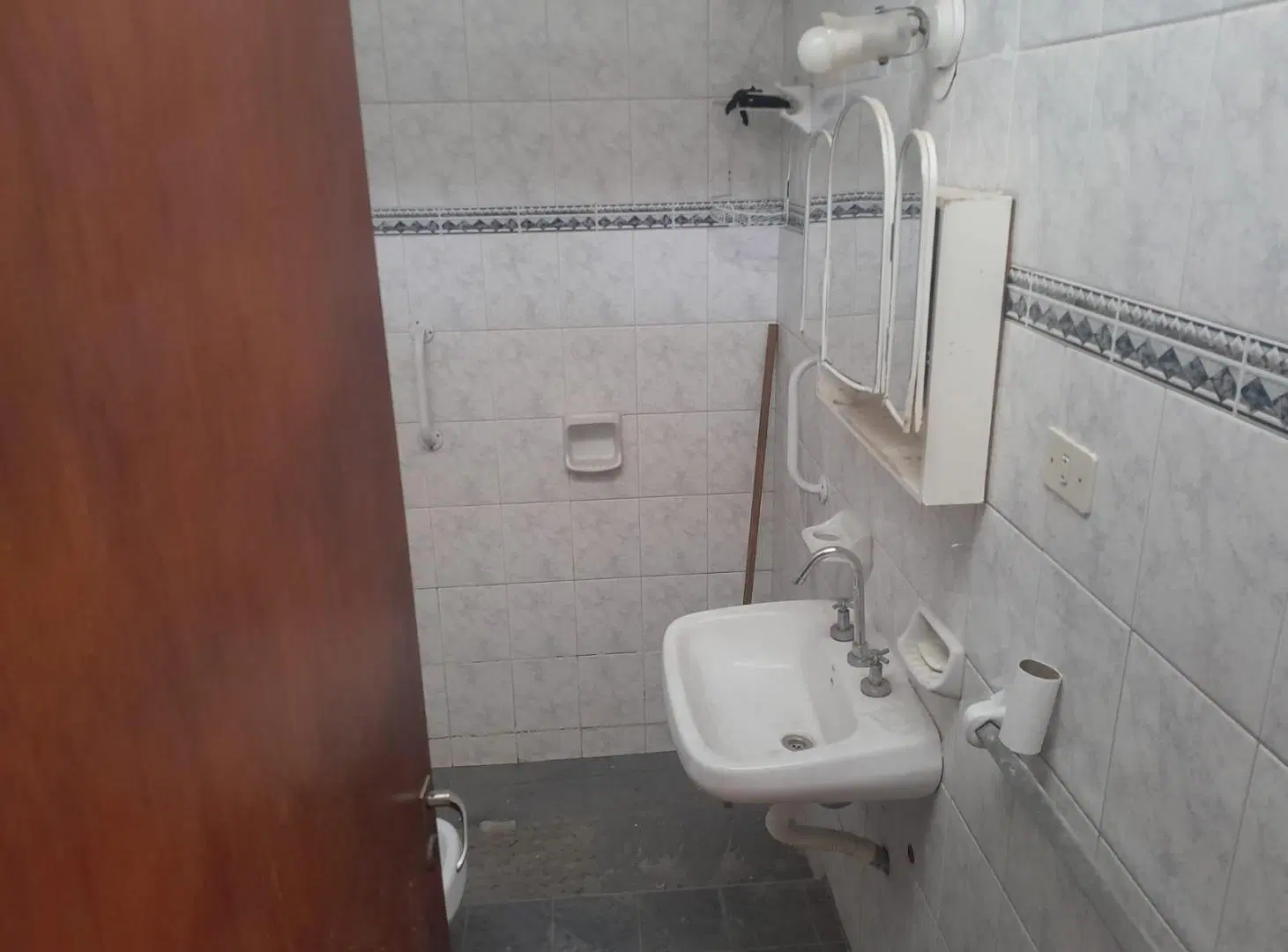 VENDO CASA 2 DORM CON GRAN PARQUE VILLA ALLENDE EXC UBICACIÓN 3
