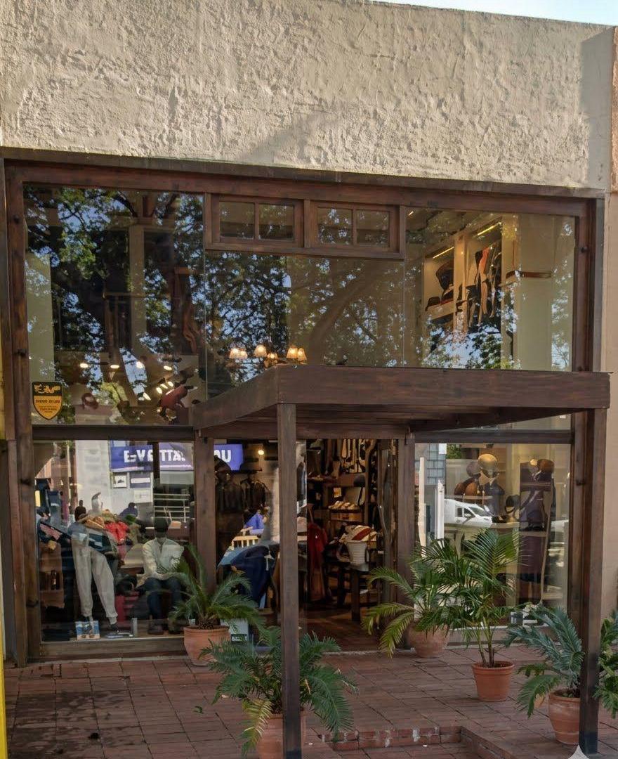 Foto de VENDO LOCAL COMERCIAL SOBRE RECTA MARTINOLLI EXCELENTE UBICACIÓN, imagen 3