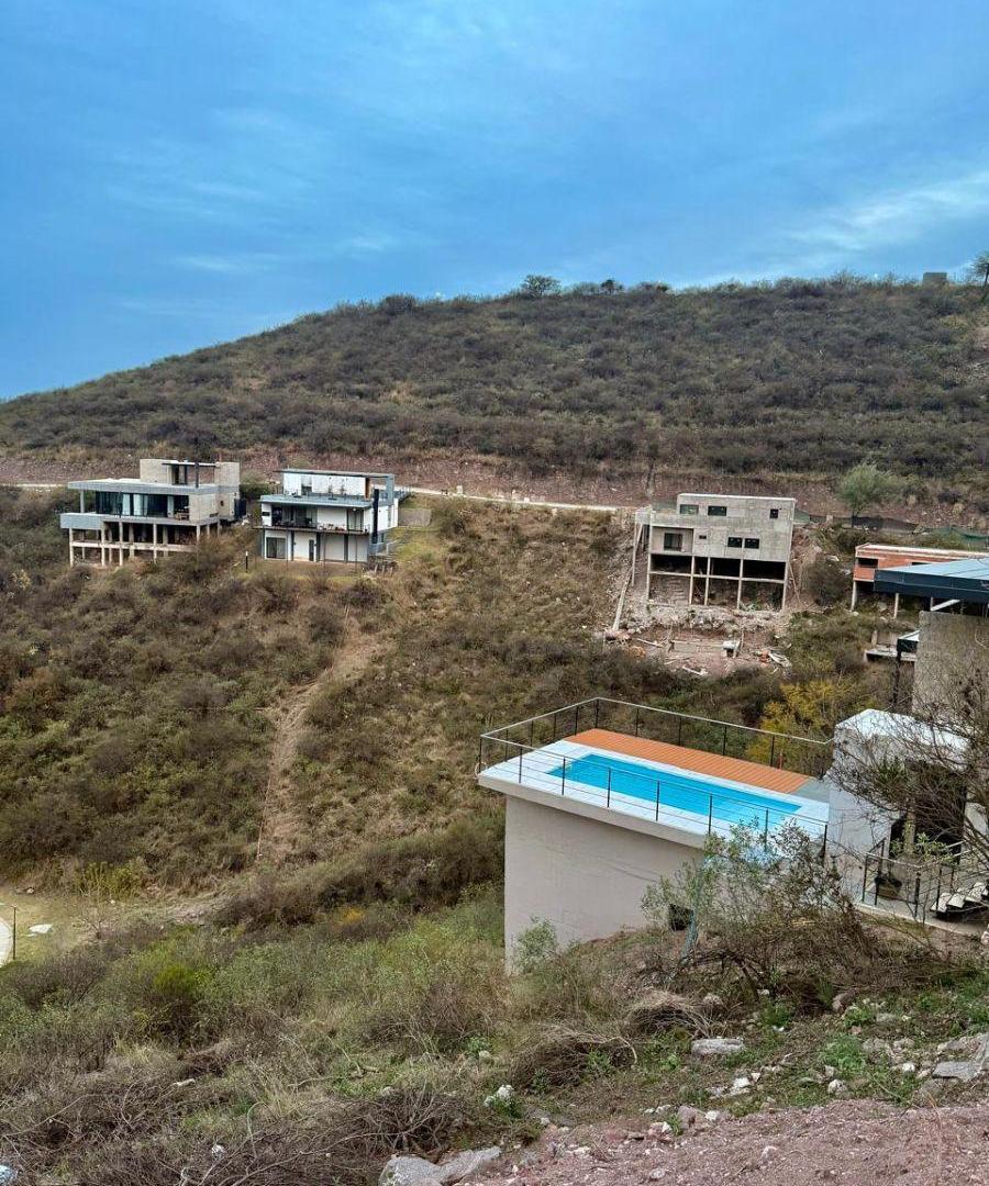 Foto de VENDO GRAN LOTE DE TERRENO B° CERRADO LA DESEADA - CALERA, imagen 2