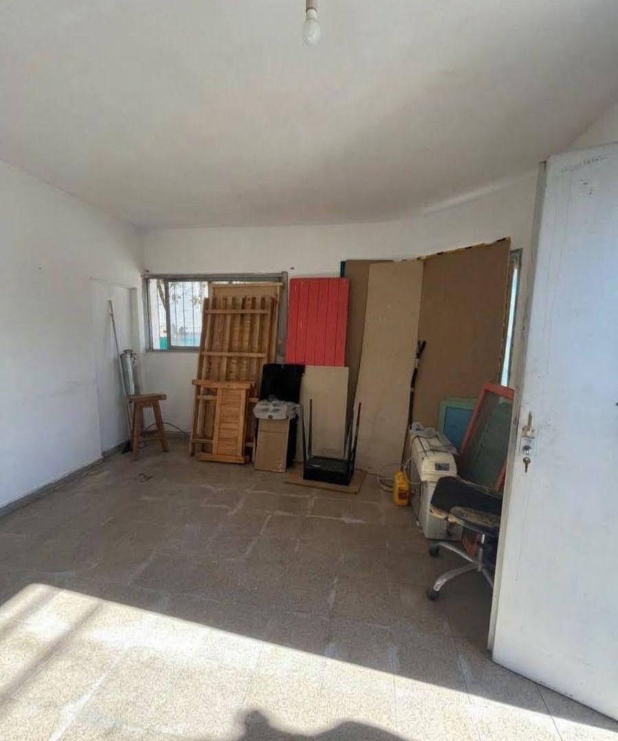 Foto de ALQUILO LOCAL COMERCIAL ESQUINA CON COCHERA EXCELENTE UBICACIÓN, imagen 2