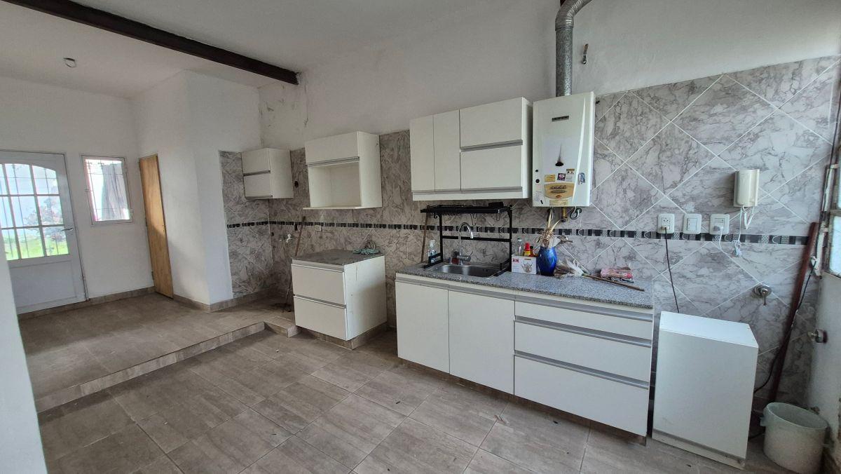 Foto de ALQUILO Casa sobre Av Belgrano 2351 3 Dor, imagen 2