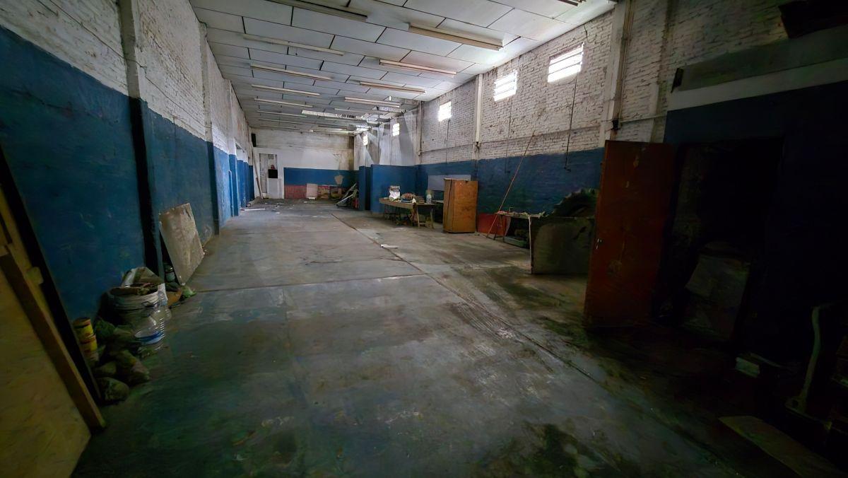Foto de Galpón + Oficinas en Av Saenz Peña 787 (casi Av Roca), imagen 2