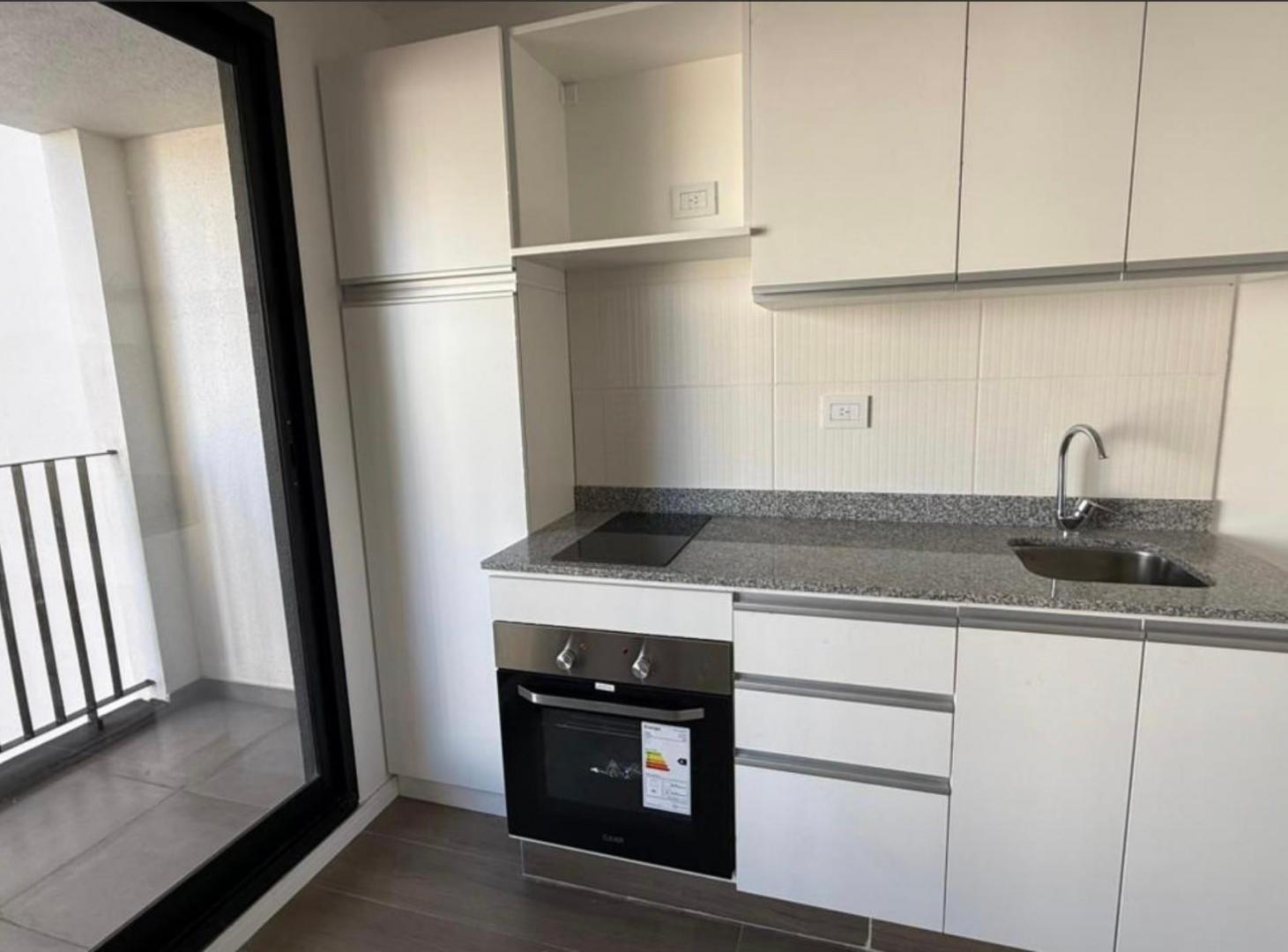 Foto de Venta Monoambiente con balcón luminoso a pasos de subte E y H, full, imagen 4