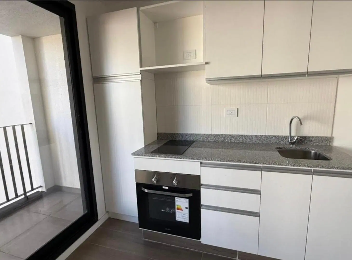Venta Monoambiente con balcón luminoso a pasos de subte E y H, full amenities en San Cristóbal 3