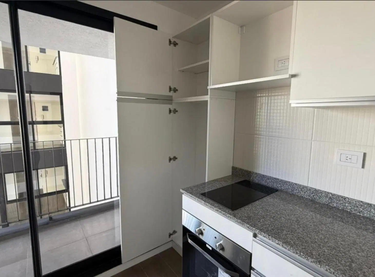 Venta Monoambiente con balcón luminoso a pasos de subte E y H, full amenities en San Cristóbal 4