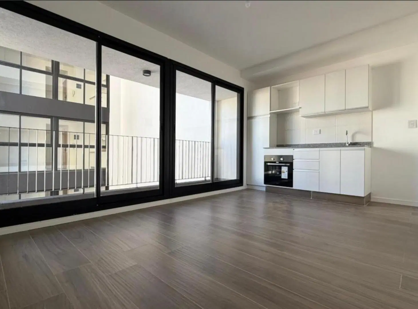 Venta Monoambiente con balcón luminoso a pasos de subte E y H, full amenities en San Cristóbal 5