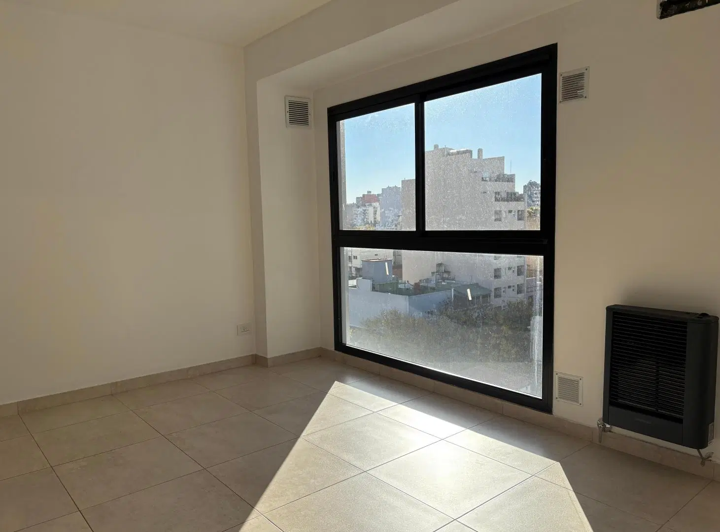 Monoambiente en venta MUY LUMINOSO en EXCELENTE UBICACIÓN a pasos de SUBTE H y E en San Cristobal 8