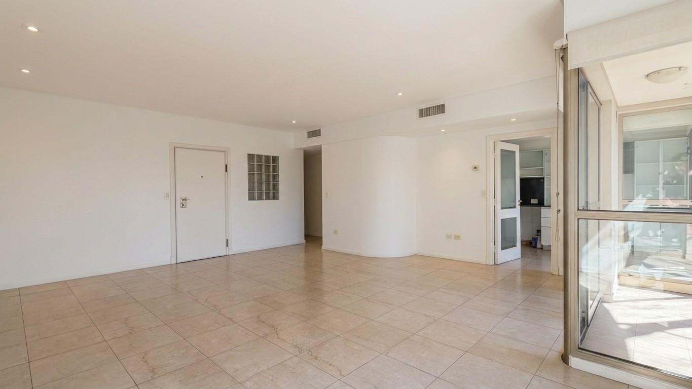 Foto de Piso exclusivo con 2 cocheras, baulera y posibilidad de 3 dormitorios, imagen 3