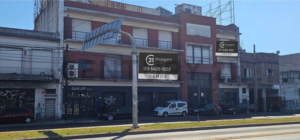Venta Importante inmueble industrial sobre Ruta 8 con salida a dos calles