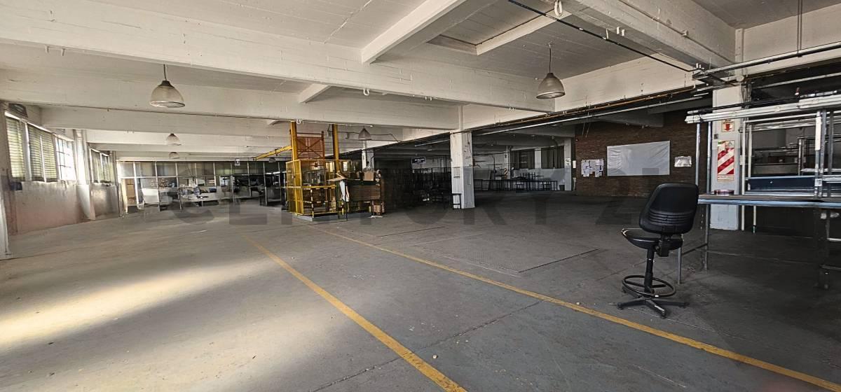 Venta Importante inmueble industrial sobre Ruta 8 con salida a dos calles
