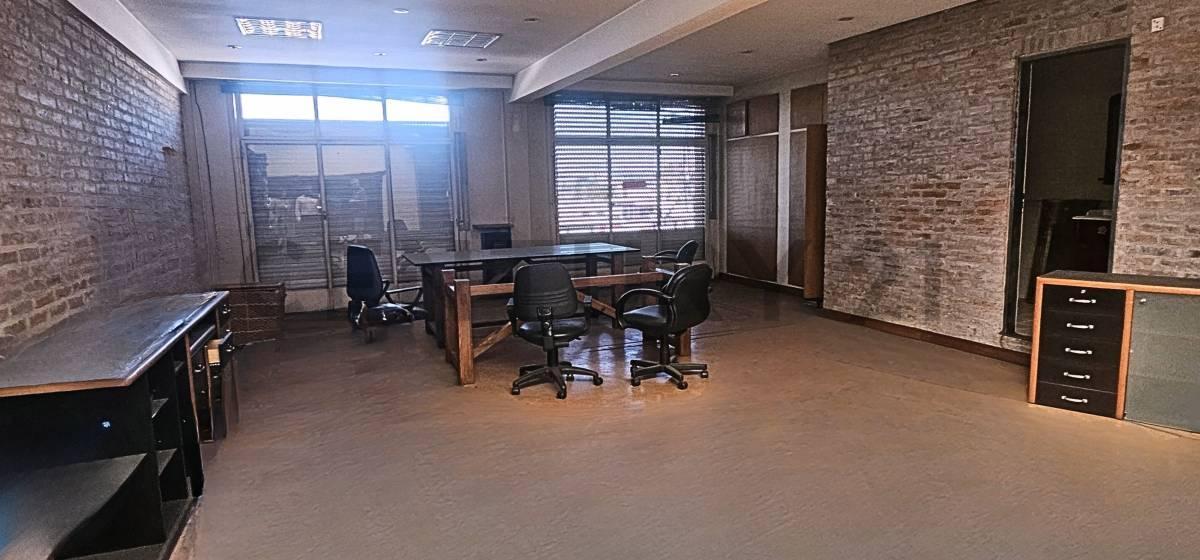 Venta Importante inmueble industrial sobre Ruta 8 con salida a dos calles