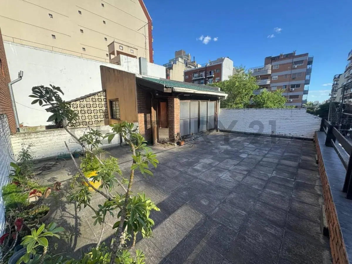VENTA CASA  CON COCHERA 5 AMBIENTES  PATIO  TERRAZA CABALLITO SUR 4