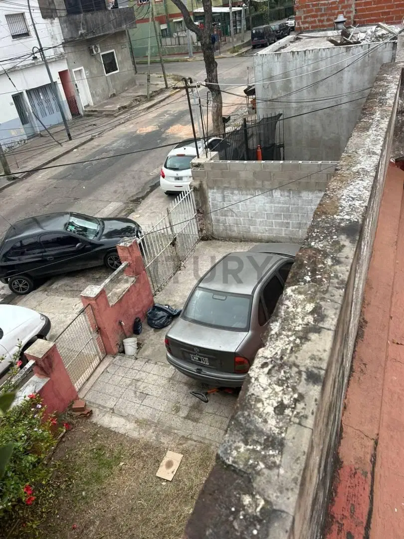 VENTA Lote 10 x 31 aprox. con casa y pileta 2