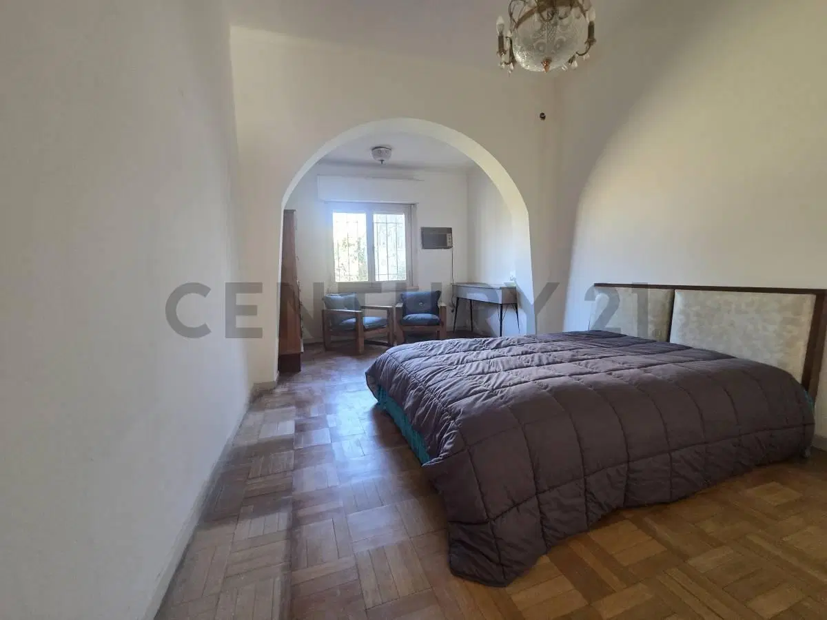 CASA CHALET 5 AMBIENTES GIGANTE!!!!! VILLA SARMIENTO  385 m2 MUUUY LUMINOSA!!! 3