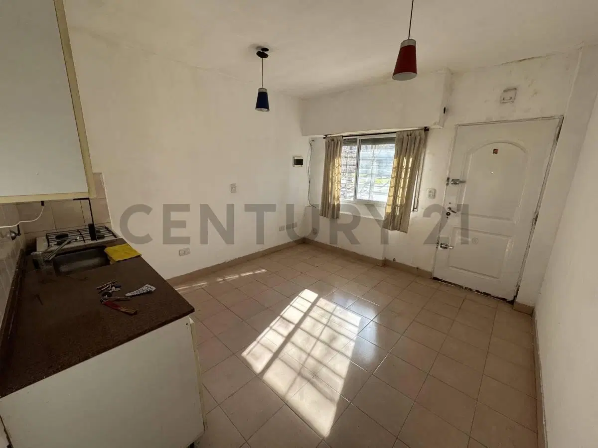VENTA DEPARTAMENTO DOS AMBIENTES CON PARRILLA Y PATIO EN SANTOS LUGARES 3