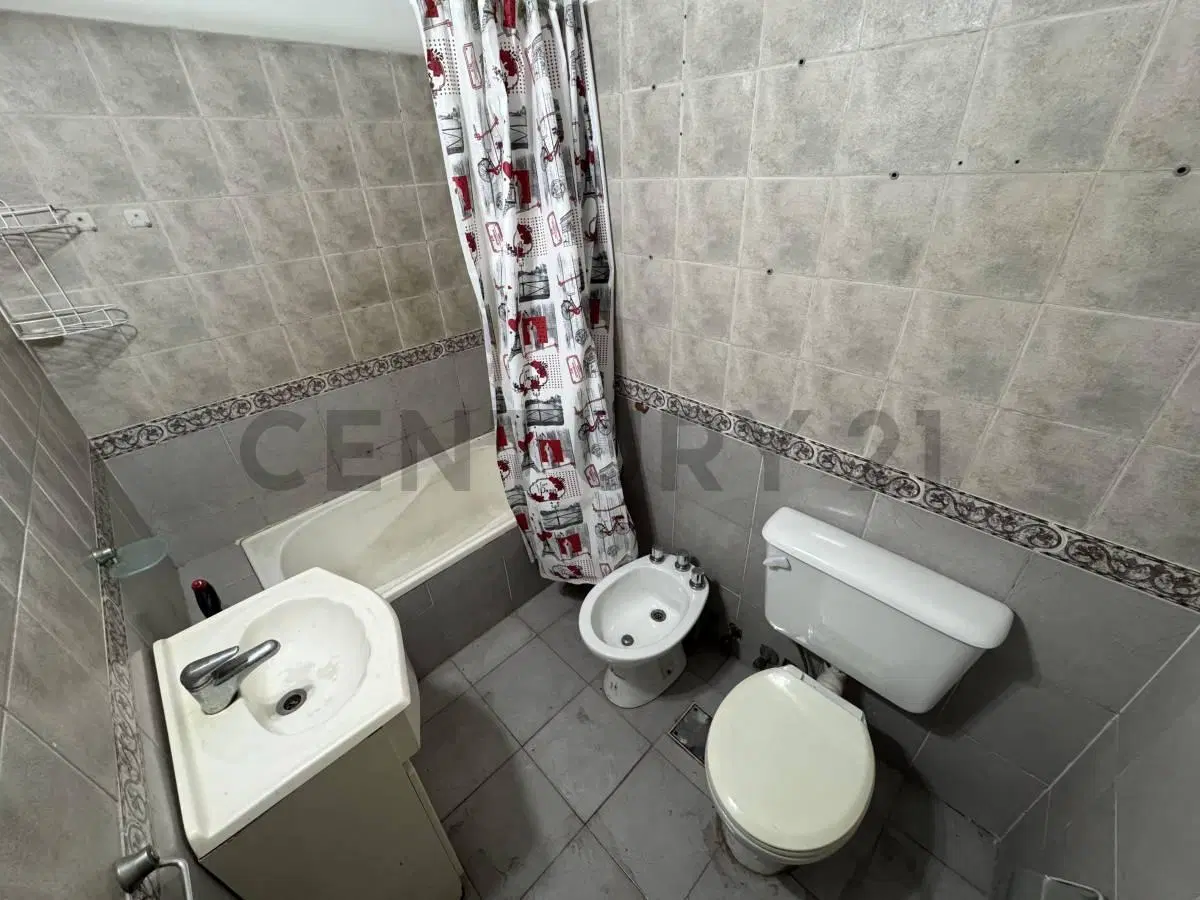 VENTA DEPARTAMENTO DOS AMBIENTES CON PARRILLA Y PATIO EN SANTOS LUGARES 4