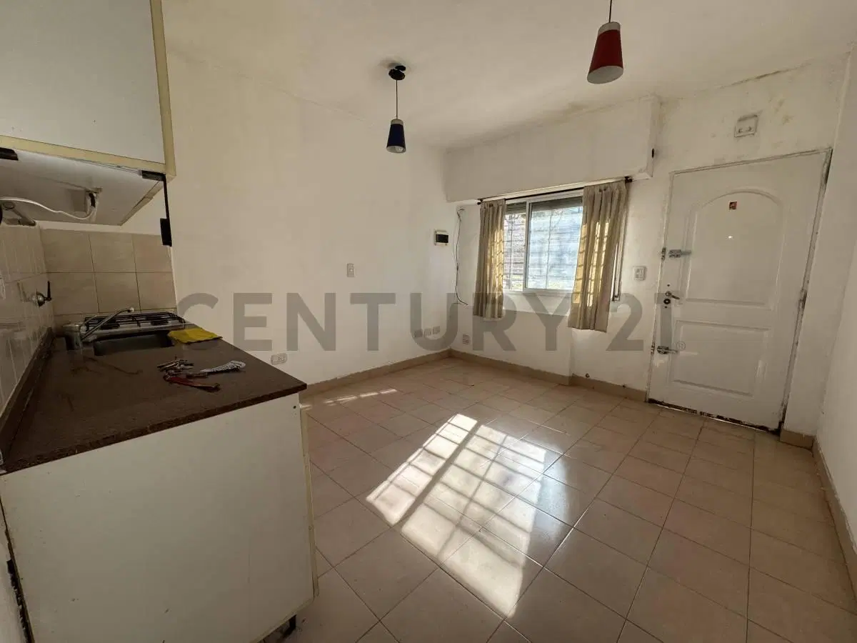 VENTA DEPARTAMENTO DOS AMBIENTES CON PARRILLA Y PATIO EN SANTOS LUGARES 5