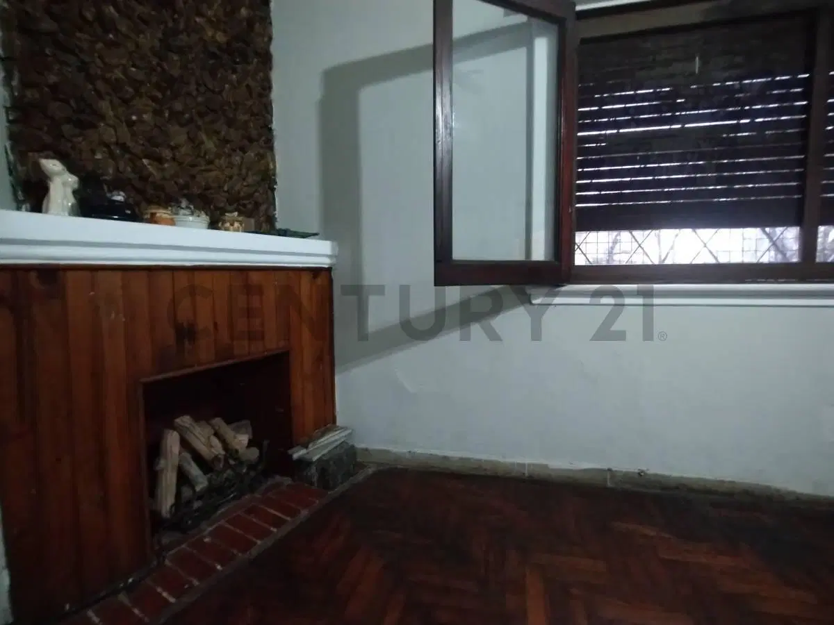VENTA DE CASA DE 5 AMBIENTES CON COCHERA, TERRAZA Y AMPLIO QUINCHO 5