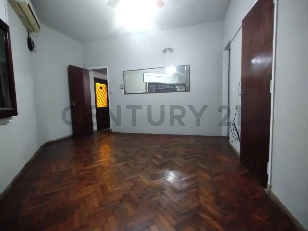 VENTA DE CASA DE 5 AMBIENTES CON COCHERA, TERRAZA Y AMPLIO QUINCHO 8