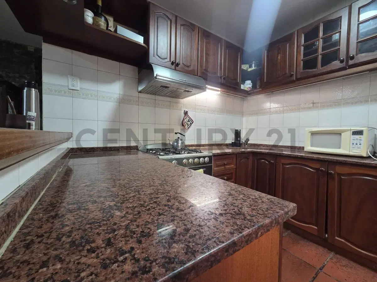 CASA lote propio 5 ambientes ENORME!!! MONTE CASTRO 2