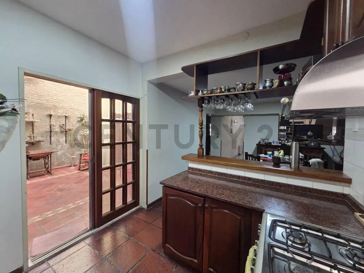 CASA lote propio 5 ambientes ENORME!!! MONTE CASTRO 8