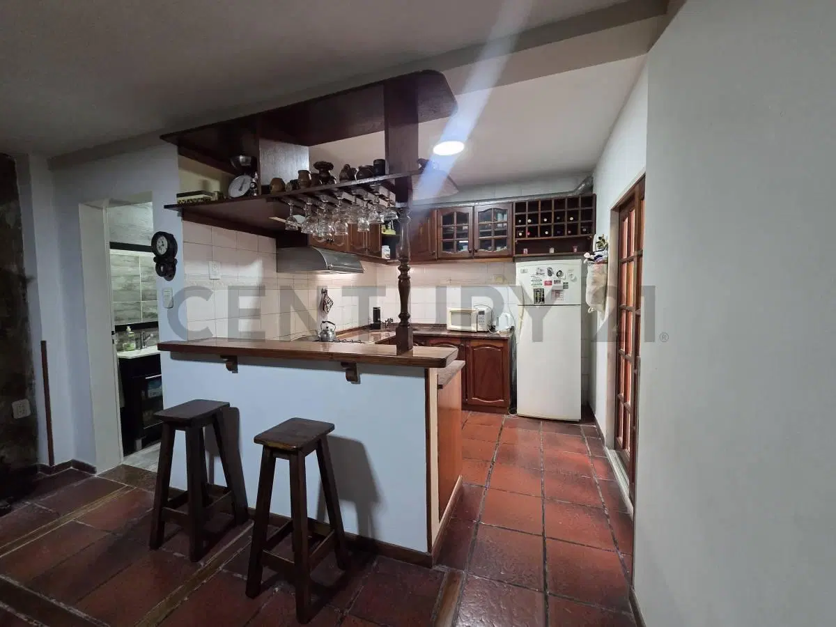CASA lote propio 5 ambientes ENORME!!! MONTE CASTRO 5