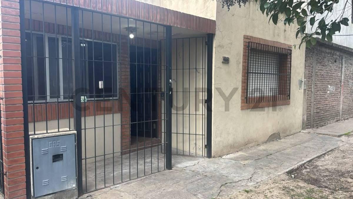 Foto de CASA 3 AMBIENTES SOBRE AV.VERGARA-BERAZATEGUI, LOTE DE 300 M2, imagen 3