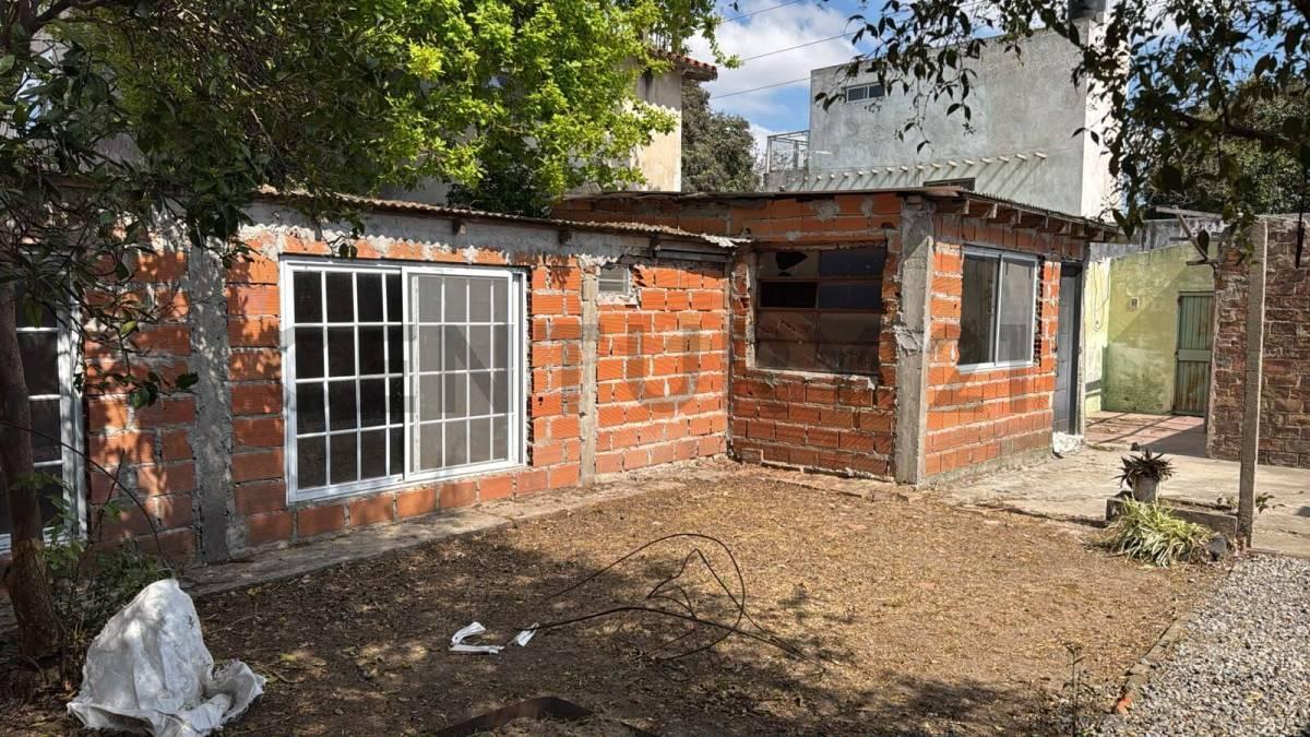 Foto de CASA 3 AMBIENTES SOBRE AV.VERGARA-BERAZATEGUI, LOTE DE 300 M2, imagen 5