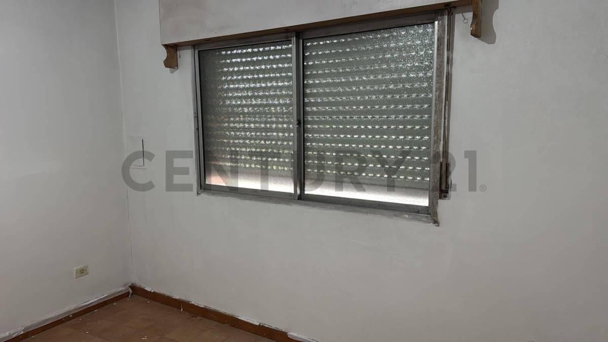 Foto de CASA 3 AMBIENTES SOBRE AV.VERGARA-BERAZATEGUI, LOTE DE 300 M2, imagen 2