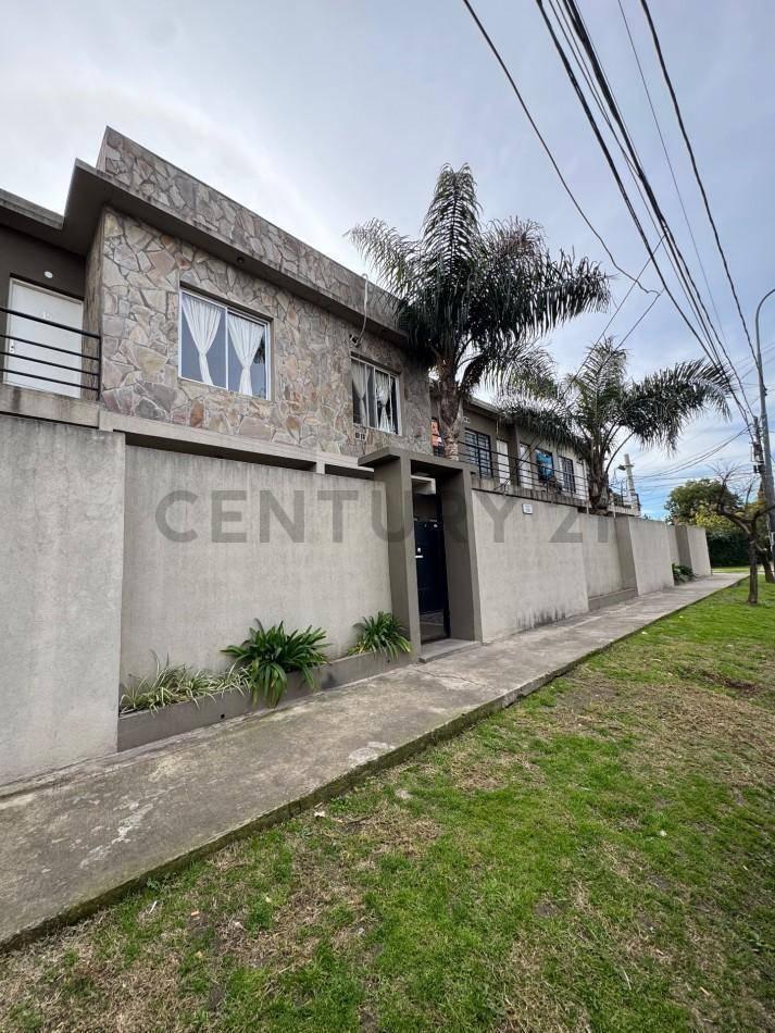 Foto de VENTA DEPARTAMENTO 2 AMBIENTES CON PATIO Y COCHERA EN EIVISSA HOUSE, imagen 2