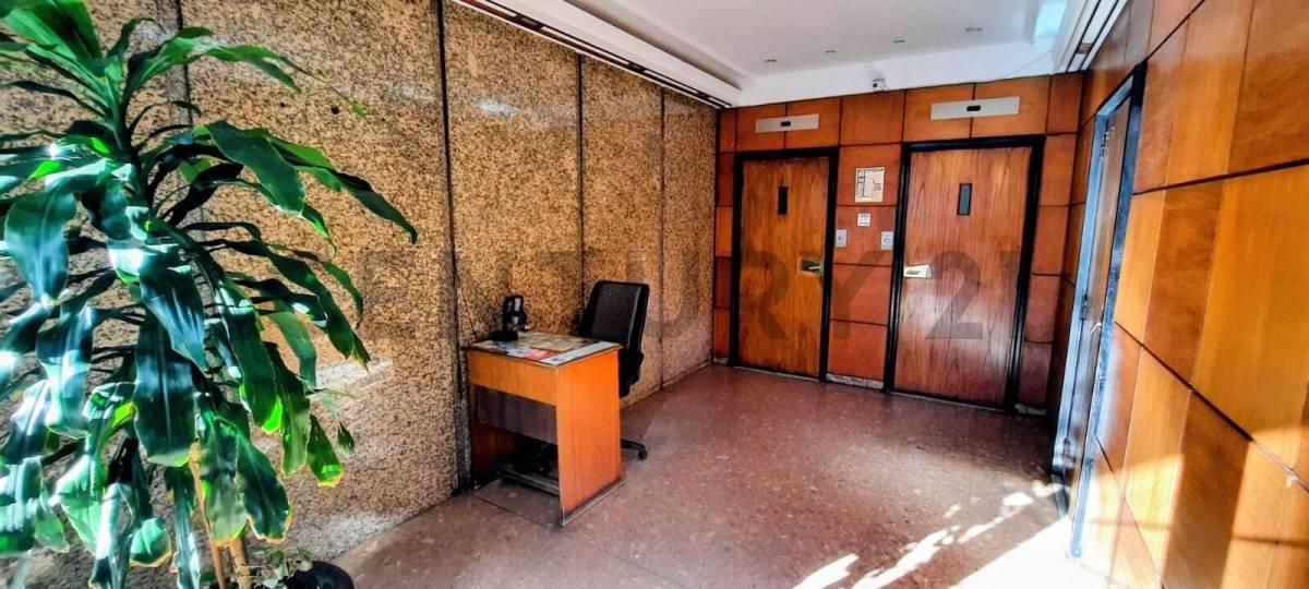 Foto de VENTA DE DEPARTAMENTO 2 AMBIENTES FRENTE APTO PROFESIONAL / MASCOTAS, imagen 2