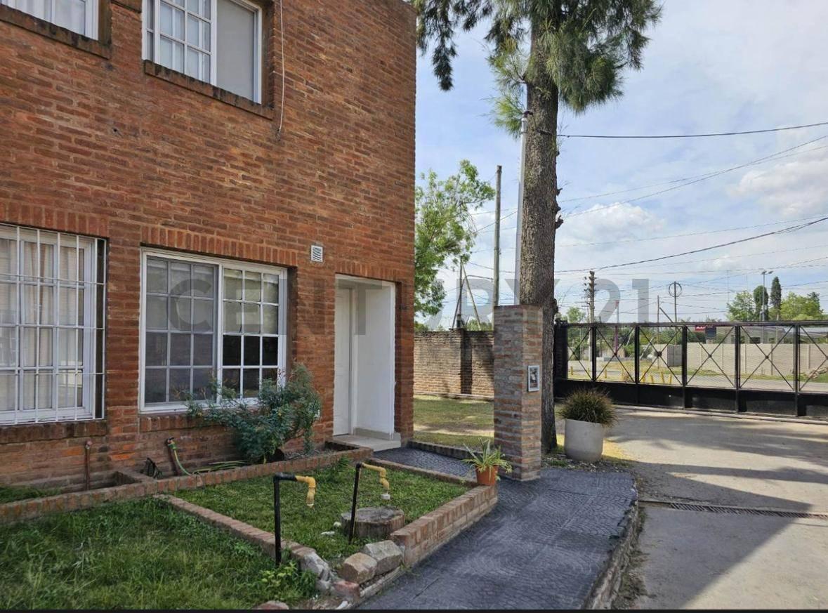 Foto de Venta Dúplex 3 Ambientes con piscina y cochera, imagen 1