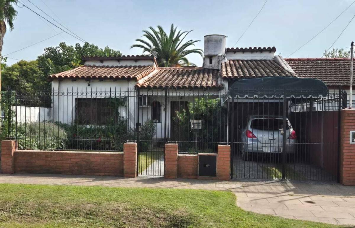 Foto de Casa quinta 5 ambientes c/cochera/2 baños/Pileta/quincho/Juego para, imagen 1