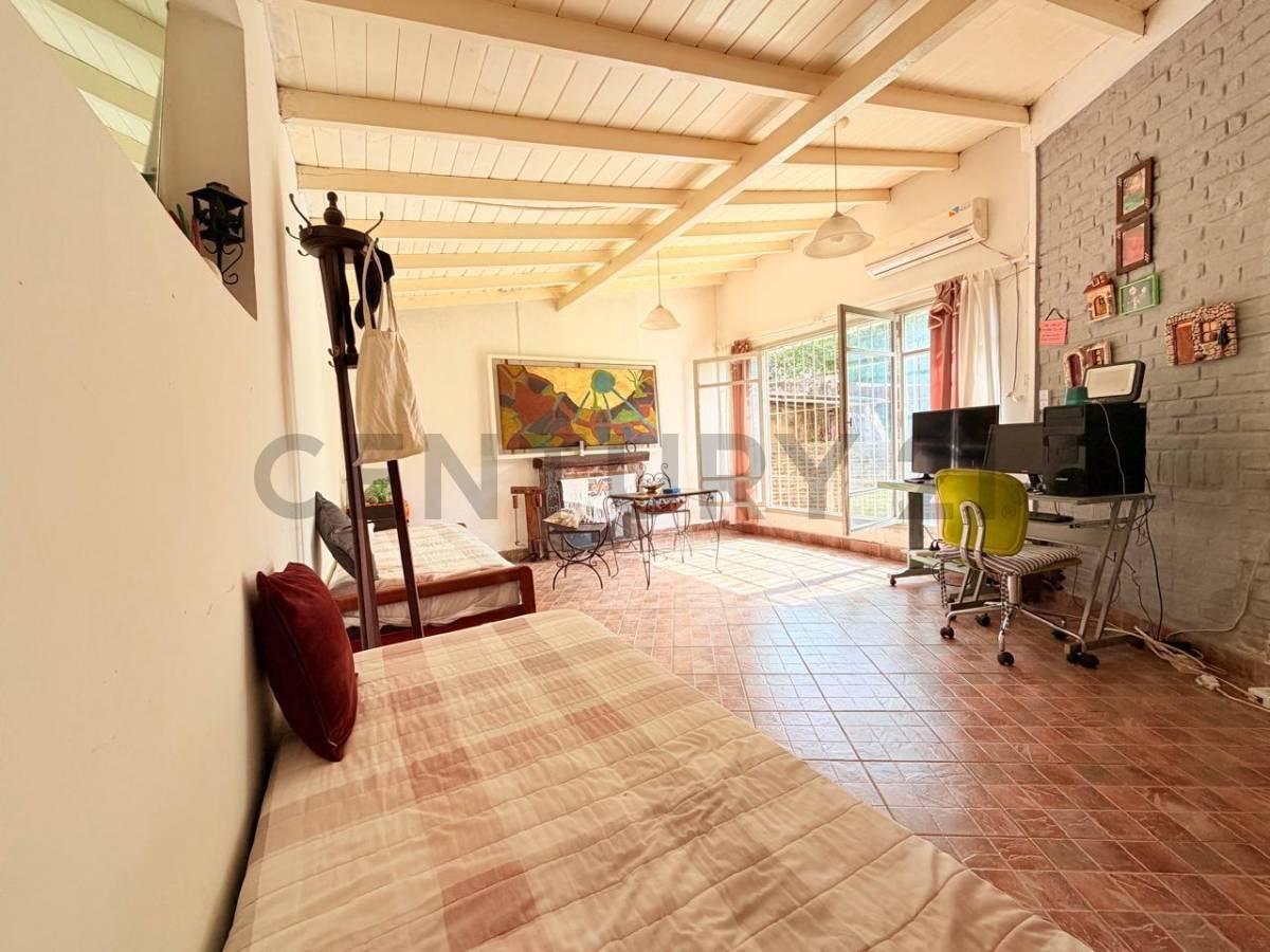 Foto de CASA DE 3 AMBIENTES- PARQUE 2000 mts - PISCINA Y GALERÍA – PASO DEL REY, imagen 5