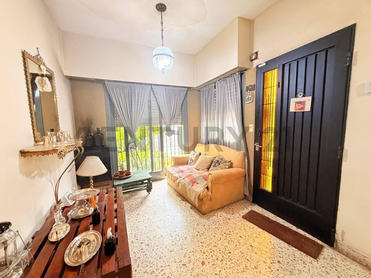 Foto de VENTA CASA 5 AMBIENTES, 2 COCHERAS, PATIO, LA PATERNAL, imagen 3