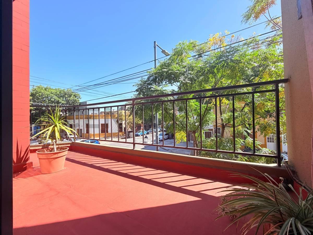 Foto de VENTA CASA 5 AMBIENTES, 2 COCHERAS, PATIO, LA PATERNAL, imagen 1